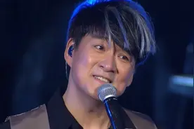 高清修复《有没有那么一首歌会让你想起我》周华健演唱会现场Live