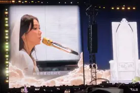 那个让你多远都要在一起的人，还在身边么…#上热门#邓紫棋演唱会视频封面