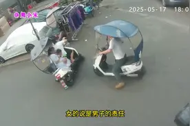 路口两辆电动车撞一起，交警来了也头疼，分不清谁的责任