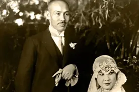 1927年，蒋中正迎娶30岁的宋美龄，一个精神抖擞，一个冷艳高贵视频封面