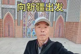 从成都西站座火车去乌鲁木齐，一路上观光美丽的风景