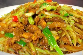 包菜炒粉丝怎么做才能不粘锅不成坨呢？教你一招，鲜香滑嫩真解馋视频封面