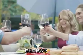 饭局上，有人用“祭祀手”向你敬酒，不要客气，请用这3招怼回去