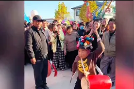 民族传统后继有人了，河北小孩哥打鼓引群众围观视频封面