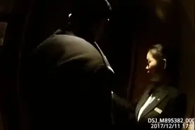 江苏盐城：实拍抓嫖现场！六旬大叔跨城约17岁少女 警方抓现行视频封面