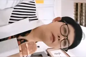 挑战不了别人就挑战自己，每天背诵一首毛泽东的沁园春.长沙