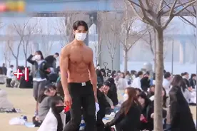 真实街头实验，女生真的喜欢6块腹肌的男生吗？结果你一定想不到视频封面