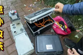 在废品站花50元收了只旧皮箱，打开一看里面装的是男人喜欢工具