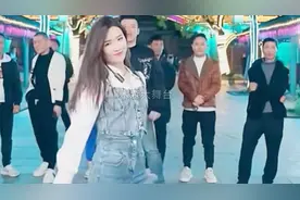 去年红豆第一次登上木森大舞台，看看他们当时和现在有什么不一样