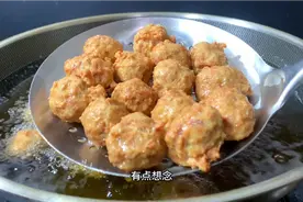 在家炸肉丸子切记不要加面粉教你一招，出锅后外酥里嫩简单好吃视频封面