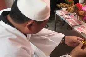 丧葬习俗：岳母去世，女婿灵棚下行礼！视频封面