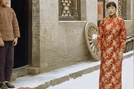 以“颂莲”视角，打开《大红灯笼高高挂》，血色灯笼下的女性悲歌视频封面