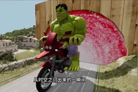 车祸模拟器：绿巨人骑着小电驴挑战飞跃独木桥！视频封面