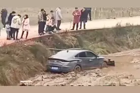 又要过年了，村里的攀比大会要开始了，教你如何辨别车是不是租的