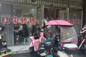在湖南省的湘潭市，麻将馆产业始终是当地长盛不衰的一个产业视频封面