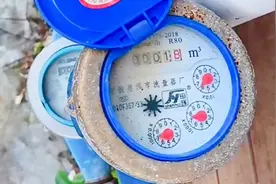 水表偷转，一个月丢了100多吨水，教你一招，水表再不会自己转了视频封面