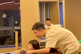 4岁萌娃被爸爸带出去剪了短发，宝妈要气懵了！有理解我的宝妈吗