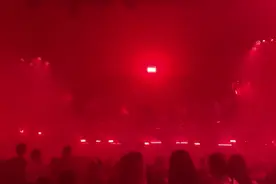 #夜店狂欢# 热辣派对，炫彩灯光，释放自我！视频封面