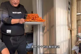 儿子想吃香肠了，胖龙80买一整箱，炸的焦香酥脆，大人也想吃视频封面