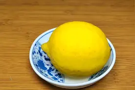 泡柠檬水，用温水还是开水？10个人9个错，难怪喝了没啥效果视频封面