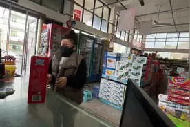 出厂日期只有半个月的牛奶这个客人说太久了很嫌弃视频封面