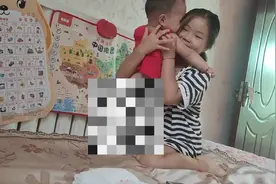 大带小挑战换纸尿裤视频封面