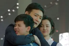 后妈为保护儿子不受欺负，终于把自己当成了男孩的亲妈视频封面