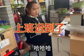 宝妈一不小心睡过头，上班迟到了，小石头大姨说还来干嘛 😅视频封面