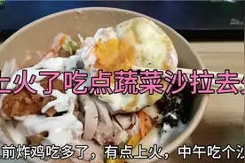 00小伙大学生周末在宿舍中午12多起床，睡麻了，吃饭充能视频封面