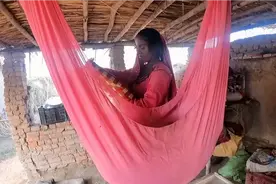 巴基斯坦信德省乡村妇女泥屋生活视频封面