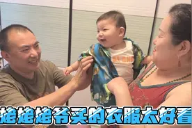 小睿睿第一套分体衣，太帅了，姥爷的眼光真不错，小睿睿还会唱歌视频封面