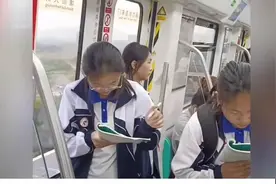国外热评：中国学生状态震撼无数老外！视频封面