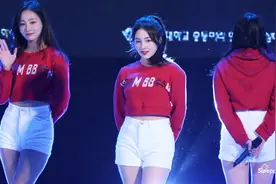 韩国女团热舞 | 舞台上的红衣少女们，活力四射！🔥💃🏻视频封面