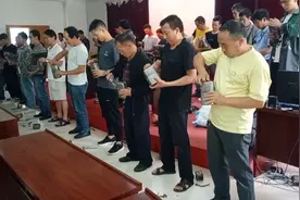 煤矿安全事故时有发生，井下自救器实操演练，此动作需30秒内完成视频封面