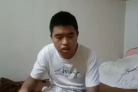 小义说晚上总是听到楼上有咚咚咚的声音，搞得小义都睡不好觉了。视频封面