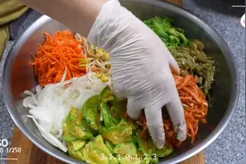 韩国🇰🇷经典石锅拌饭配菜搭配。