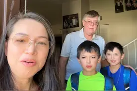 美国小学生暑假放两个星期开始补课了早上八点上课下午六点放学视频封面