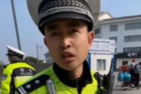 3月8日，一男子问老头乐被查怎么办？交警回答获得无数网友点赞！视频封面
