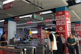 在深圳換乘1号线地铁到达《深圳世界之窗》国家5A级景区视频封面