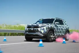 比亚迪技术平权 13.98万的方程豹钛3 支持140km/h爆胎稳定不失控视频封面