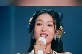吉克隽逸问杨坤什么是爱情？杨坤说我到现在都没体会到视频封面
