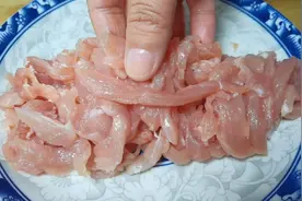 炒瘦肉千万不要直接下锅炒，难怪嚼不动，教你小技巧，鲜香又滑嫩视频封面