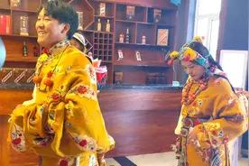 今天在青海玉树我们有幸进入一场藏族同胞的婚礼现场进行拍摄视频封面