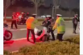郑州小伙鬼火炸街，挑衅交警，中国也有自己的佛罗里达州。视频封面