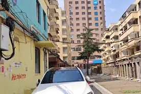 潍坊奎文区中医院西南巷子旧楼拆除工作有序进行，各有关部门介入视频封面