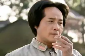 两位伟人，一位是纯军事领导者，另一位是政治战略家。视频封面