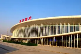 焦作市的高铁站焦作西站居然没设在市里，而是设在了边上的县城里