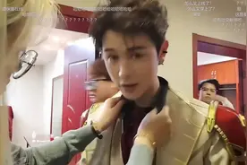 体操冠军管晨辰找童锦程要微信，童直呼自己出息了！视频封面