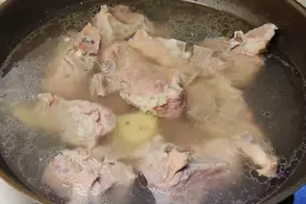 炖大骨头汤，牢记“两放，4不放”，做法简单，好喝到连喝两大碗