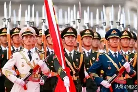 升旗手张自轩，辞去安置的新工作，转型新路线视频封面